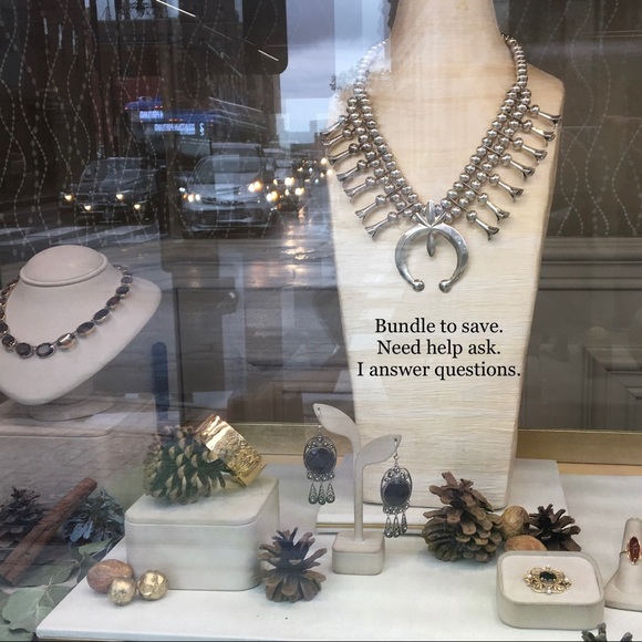 Meet your Posher Ms. Leigh - Picture 7 of 8